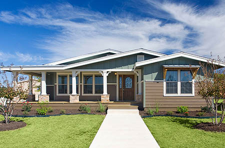 Nice new large Oregon manufactured home with beautiful siding and roof lines